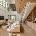 Casa Pabellón de cristal / DA VÀNG studio - Fotografía interior, Sala de estar, Madera, Escaleras, Iluminación, Sillas, Mesas