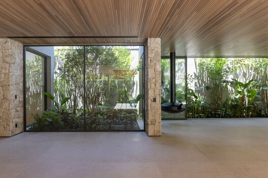 Europa House / TWO Arquitetura - Image 9 of 29
