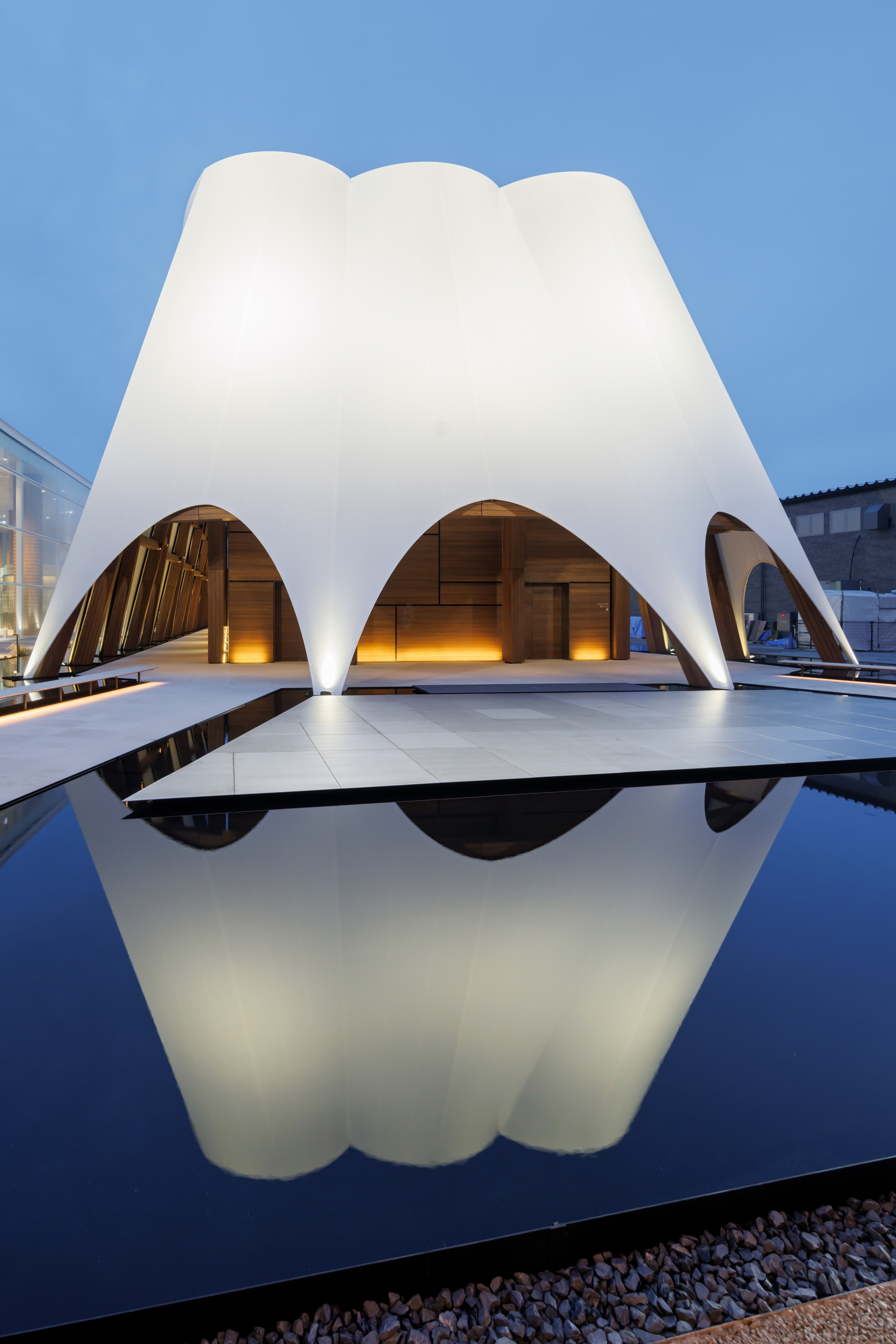 gallery-of-kengo-kuma-associates-completes-the-qatar-pavilion-at-expo