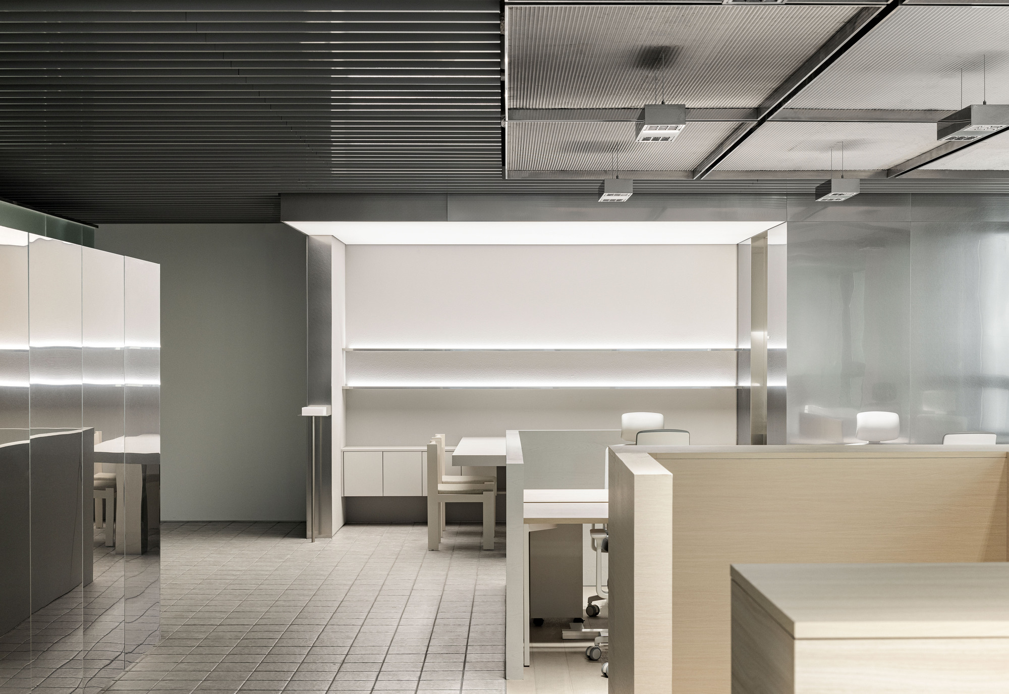Gallery of J Office / RVMN - 7