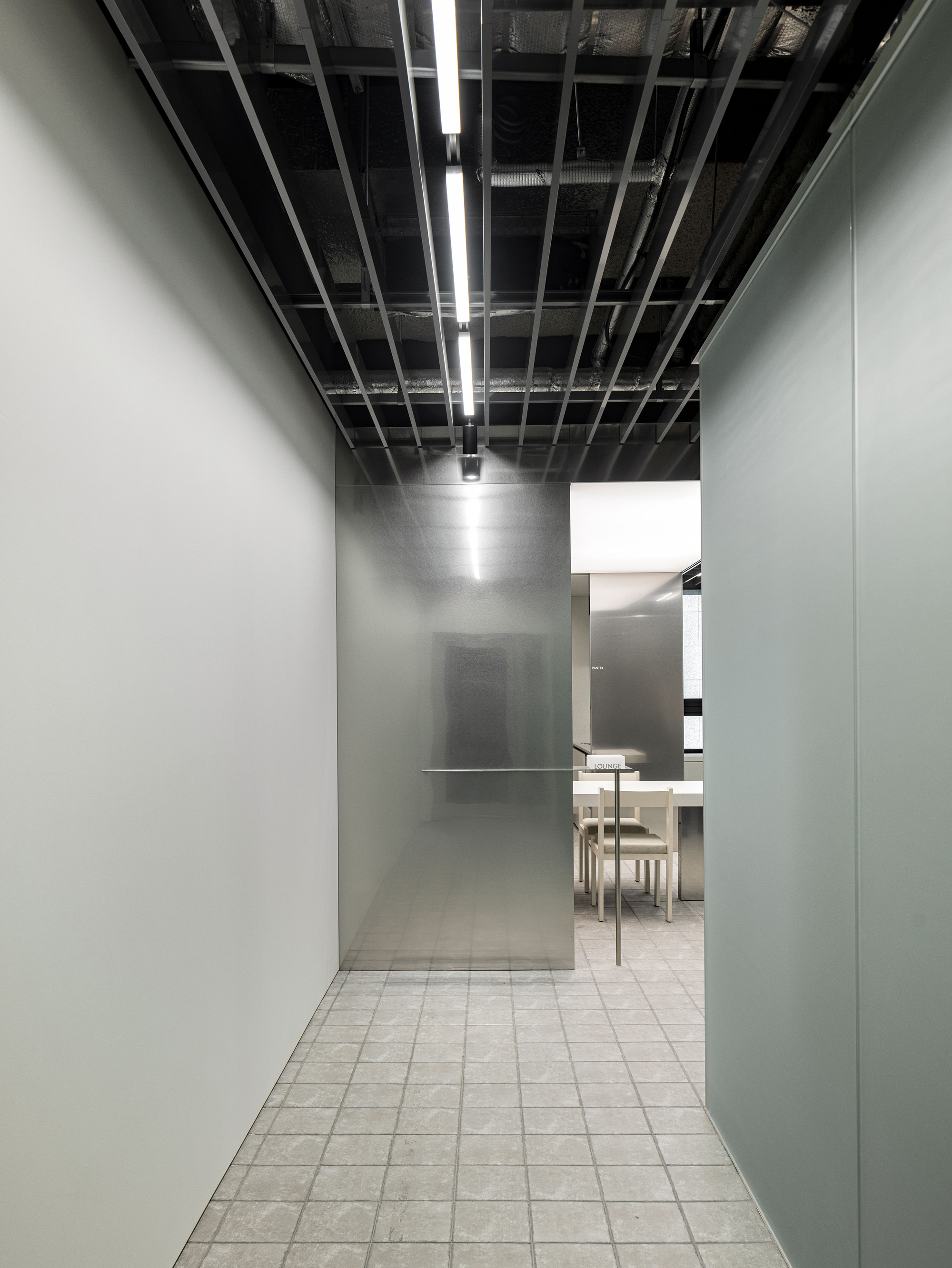Gallery of J Office / RVMN - 16