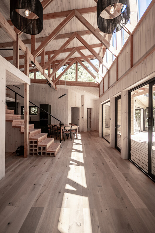 Casa Exploradores / POLA IGLESIAS ARQUITECTURA - Fotografía interior, Escaleras, Madera, Fijación Vigas