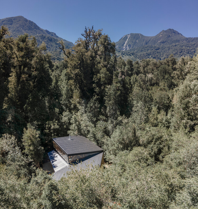 Casa Exploradores / POLA IGLESIAS ARQUITECTURA - Fotografía exterior, Bosque