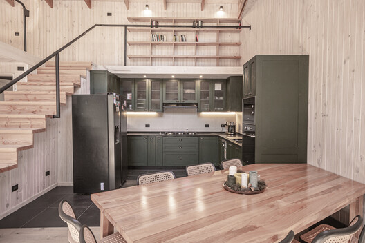 Casa Exploradores / POLA IGLESIAS ARQUITECTURA - Fotografía interior, Cocina, Madera, Encimera, Sillas