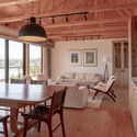 Casa Islote de Rupanco / POLA IGLESIAS ARQUITECTURA - Fotografía interior, Casas, Fijación Vigas, Sillas