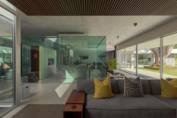 Vivienda en San Roque Club / Javier Terrados. Estudio de Arquitectura - Fotografía interior, Vidrio, Sillas