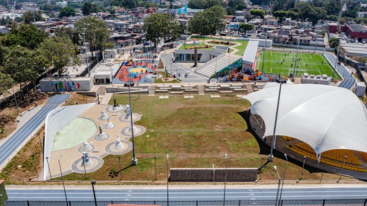 Parque de la Paz Carlos "El Pescadito" Ruiz / Luis Pedro Cifuentes - Imagen 16 de 20