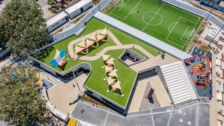 Parque de la Paz Carlos "El Pescadito" Ruiz / Luis Pedro Cifuentes - Imagen 6 de 20
