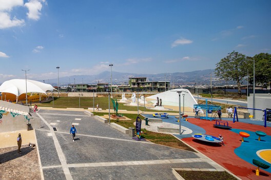 Parque de la Paz Carlos "El Pescadito" Ruiz / Luis Pedro Cifuentes - Imagen 19 de 20