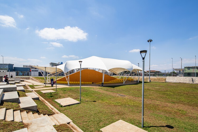 Parque de la Paz Carlos "El Pescadito" Ruiz / Luis Pedro Cifuentes - Fotografía exterior