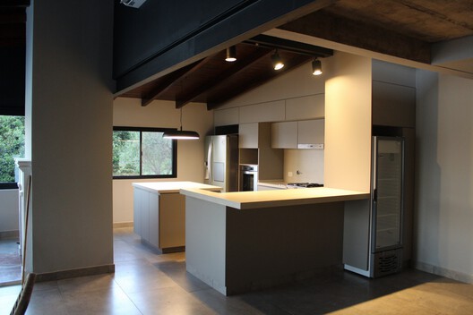 Casa Candelaria / Proyectar Arquitectos - Fotografía interior, Cocina, Madera, Encimera, Iluminación, Sillas, Vidrio