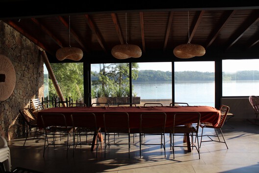 Casa Candelaria / Proyectar Arquitectos - Fotografía interior, Comedor, Madera, Mesas, Sillas, Fijación Vigas