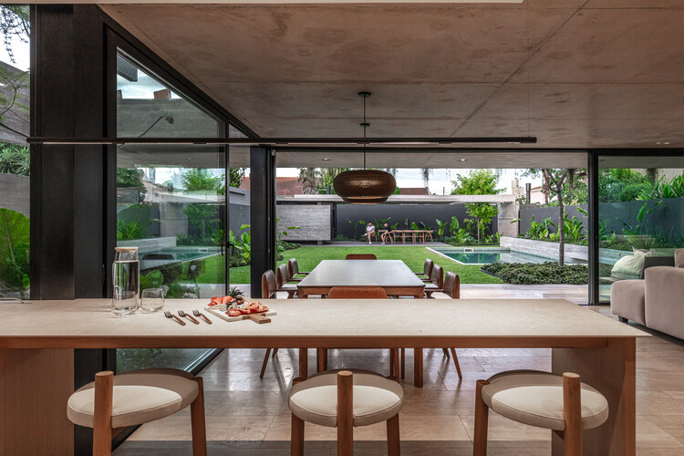 Casa Machado / BTE-ARQ - Fotografía interior, Comedor, Sillas, Patio