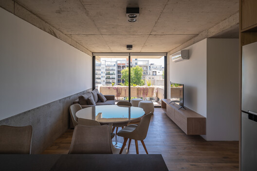 Edificio Avellaneda 1539 / BTE-ARQ - Fotografía interior, Madera, Sillas