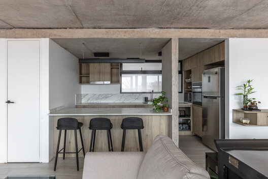 Edificio Rodriguez Peña 739 / BTE-ARQ - Fotografía interior, Cocina, Encimera, Sillas