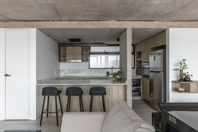 Edificio Rodriguez Peña 739 / BTE-ARQ - Fotografía interior, Cocina, Encimera, Sillas