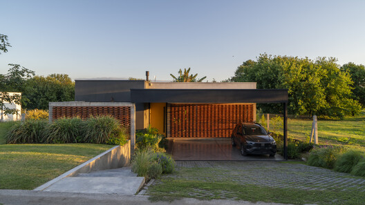 La casa de la puerta amarilla / Etéreo Arquitectos - Fotografía exterior