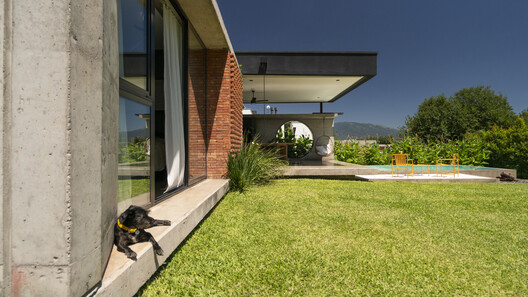 La casa de la puerta amarilla / Etéreo Arquitectos - Imagen 15 de 45