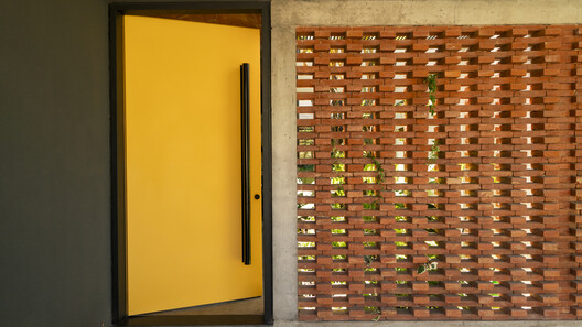 La casa de la puerta amarilla / Etéreo Arquitectos - Fotografía interior, Ladrillo