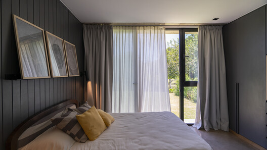 La casa de la puerta amarilla / Etéreo Arquitectos - Fotografía interior, Dormitorio, Camas, Madera, Iluminación