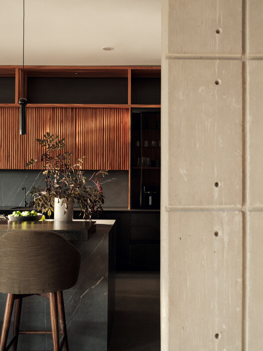Casa Zenzy / Di Frenna Arquitectos - Fotografía interior, Madera, Iluminación, Encimera, Cocina, Sillas