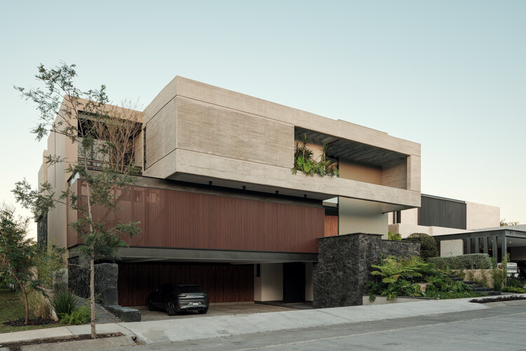 Casa Zenzy / Di Frenna Arquitectos - Fotografía exterior, Concreto, Balcón, Patio interior