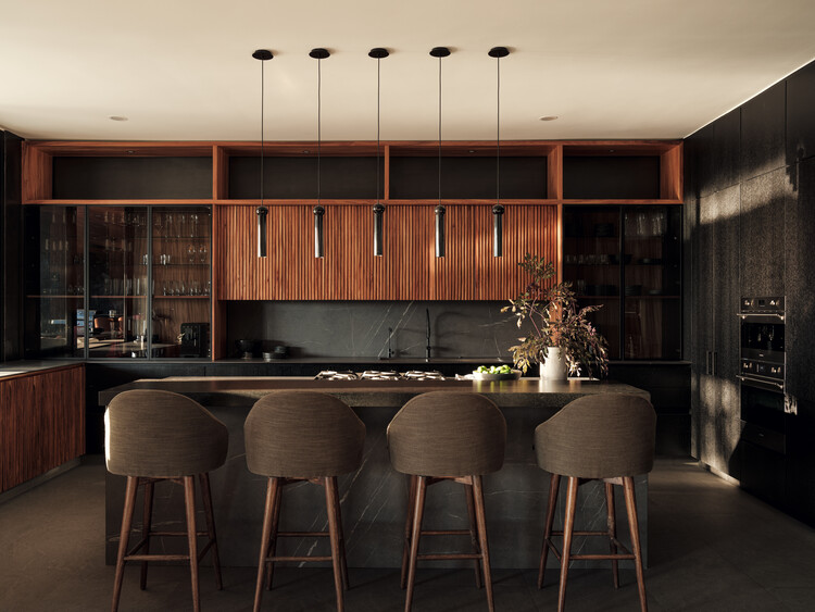 Casa Zenzy / Di Frenna Arquitectos - Fotografía interior, Cocina, Madera, Iluminación, Mesas, Encimera, Sillas