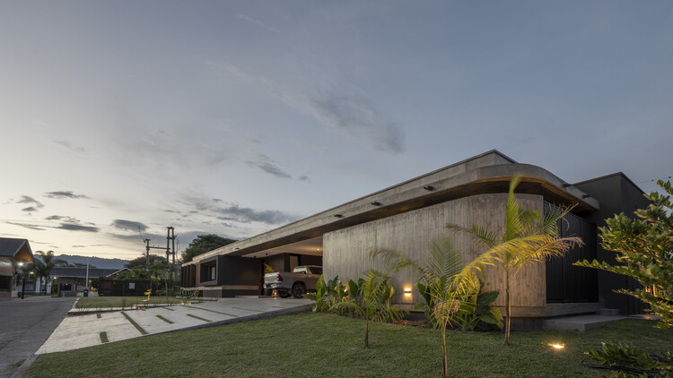 Casa Rosas / Arquitectos etéreos - Fotografía exterior, concreto