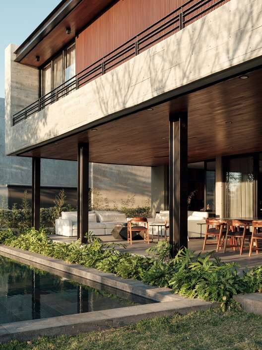 Casa Zenzy / Di Frenna Arquitectos - Fotografía exterior, Madera, Balcón, Fijación Vigas