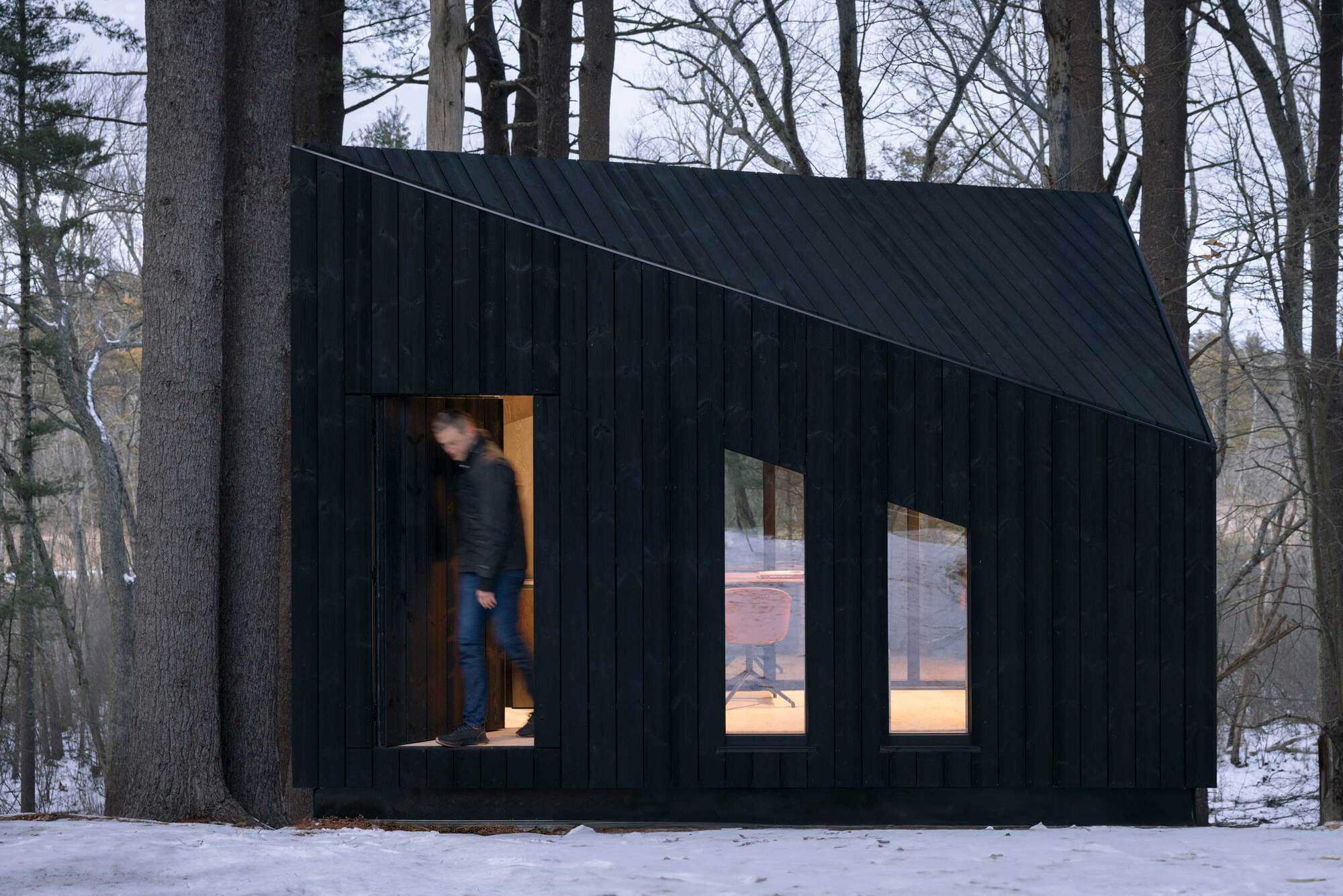 北欧と日本に学ぶフラットパックのタイニーハウス「Koto Niwa Cabin」の写真 4/8