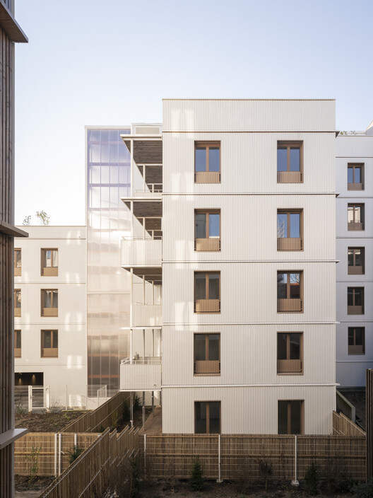 Saint-Denis 44 Housing Units / DREAM - Image 8 of 22