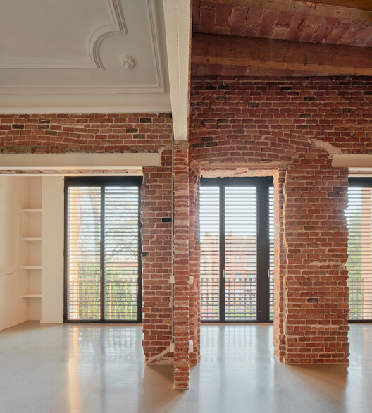 Rehabilitación integral de vivienda en Barcelona / LAOS (Xavier Botet + Albert Saboya) + Laura Bongiovanni  - Imagen 9 de 23