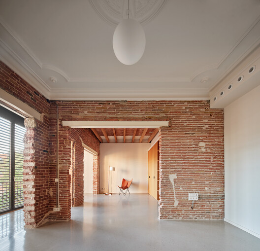 Rehabilitación integral de vivienda en Barcelona / LAOS (Xavier Botet + Albert Saboya) + Laura Bongiovanni  - Imagen 2 de 23