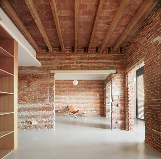 Rehabilitación integral de vivienda en Barcelona / LAOS (Xavier Botet + Albert Saboya) + Laura Bongiovanni  - Imagen 8 de 23
