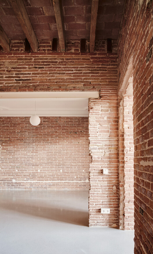 Rehabilitación integral de vivienda en Barcelona / LAOS (Xavier Botet + Albert Saboya) + Laura Bongiovanni  - Imagen 10 de 23