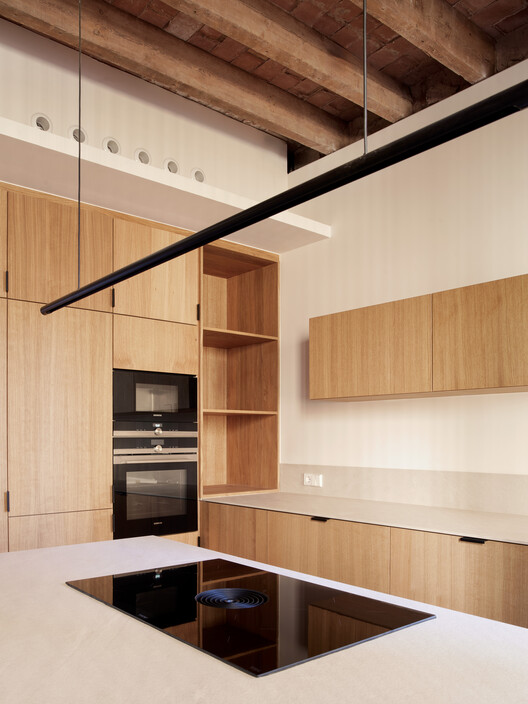 Rehabilitación integral de vivienda en Barcelona / LAOS (Xavier Botet + Albert Saboya) + Laura Bongiovanni  - Imagen 16 de 23