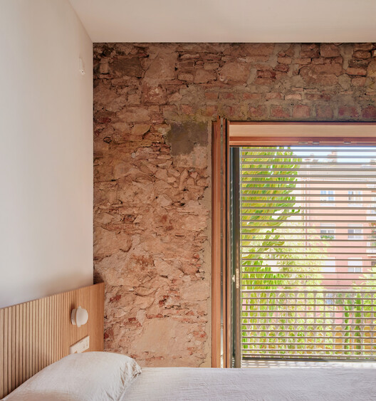 Rehabilitación integral de vivienda en Barcelona / LAOS (Xavier Botet + Albert Saboya) + Laura Bongiovanni  - Imagen 17 de 23