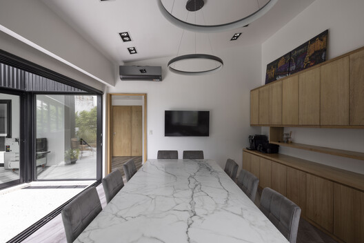 Oficinas en Villa Urquiza / Christian Silva arquitecto - Imagen 5 de 38