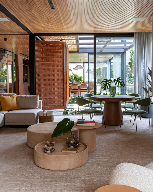 Residência VH / Sandra Sayeg Tranchesi Arquitetura - Imagem 6 de 29