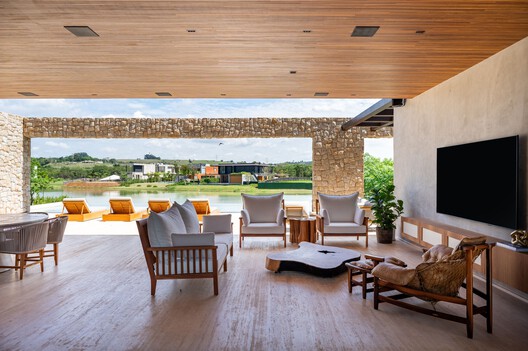 Residência à Beira do Lago / Alexandre Chaguri Arquitetura - Imagem 28 de 43