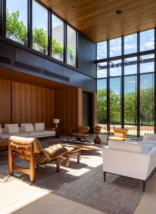 Residência à Beira do Lago / Alexandre Chaguri Arquitetura - Imagem 17 de 43