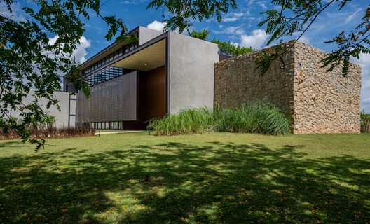 Residência à Beira do Lago / Alexandre Chaguri Arquitetura - Imagem 37 de 43