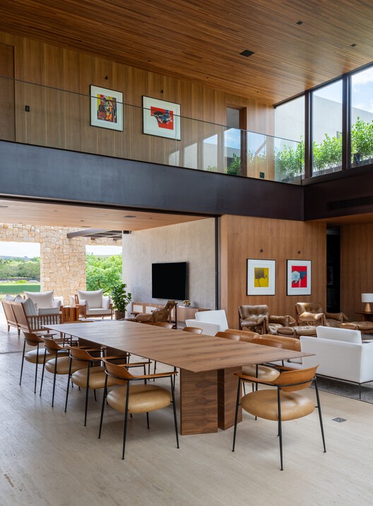 Residência à Beira do Lago / Alexandre Chaguri Arquitetura - Fotografia de Interiores, Sala de Jantar, Madeira, Mesa, Cadeira
