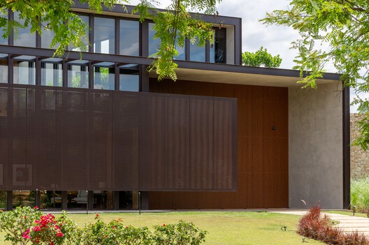 Residência à Beira do Lago / Alexandre Chaguri Arquitetura - Imagem 9 de 43