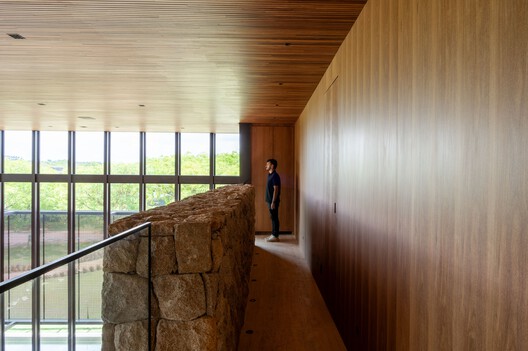 Residência à Beira do Lago / Alexandre Chaguri Arquitetura - Imagem 29 de 43