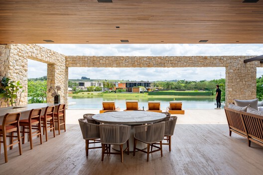 Residência à Beira do Lago / Alexandre Chaguri Arquitetura - Imagem 26 de 43