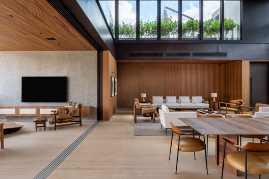 Residência à Beira do Lago / Alexandre Chaguri Arquitetura - Fotografia de Interiores, Madeira, Mesa, Cadeira