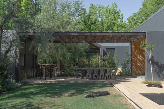Casa Flecha / Mora Hughes Arquitectos - Imagen 4 de 25