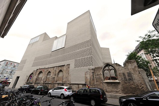 Touching the Past: When Architecture Becomes a Gesture of Continuity - Image 47 of 60