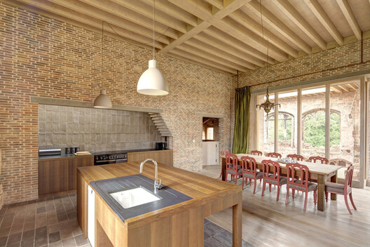 Touching the Past: When Architecture Becomes a Gesture of Continuity - Image 51 of 60